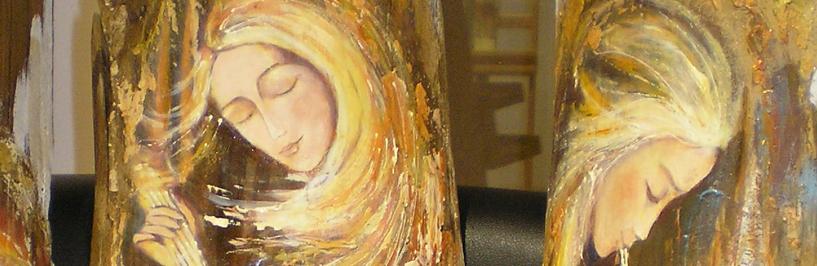 ilustracja przedstawia dzieła artystyczne - anioły malowane na drewnianych deskach