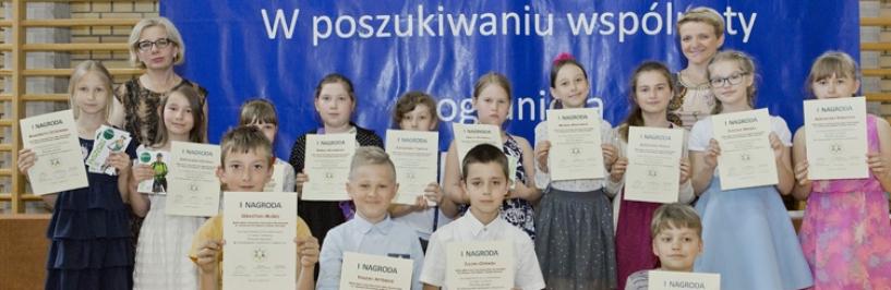 Nagrodzeni uczniowie podczas finału konkursu w Białymstoku