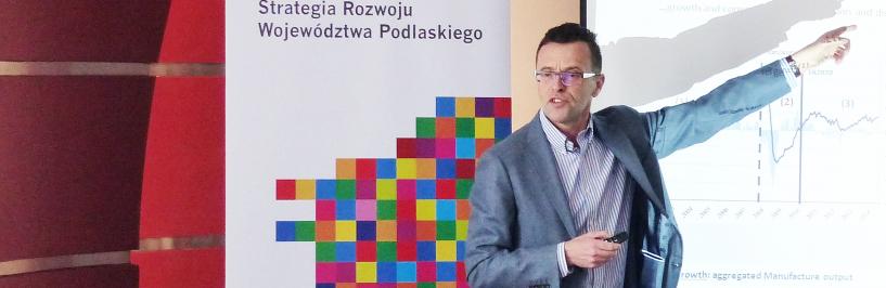 Profesor Bogusław Plawgo podczas prezentacji