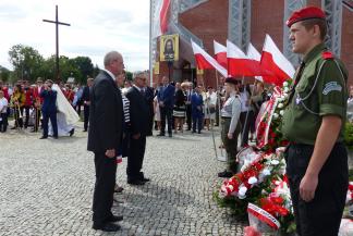 Uroczystości pod kościołem w Bielsku Podlaskim